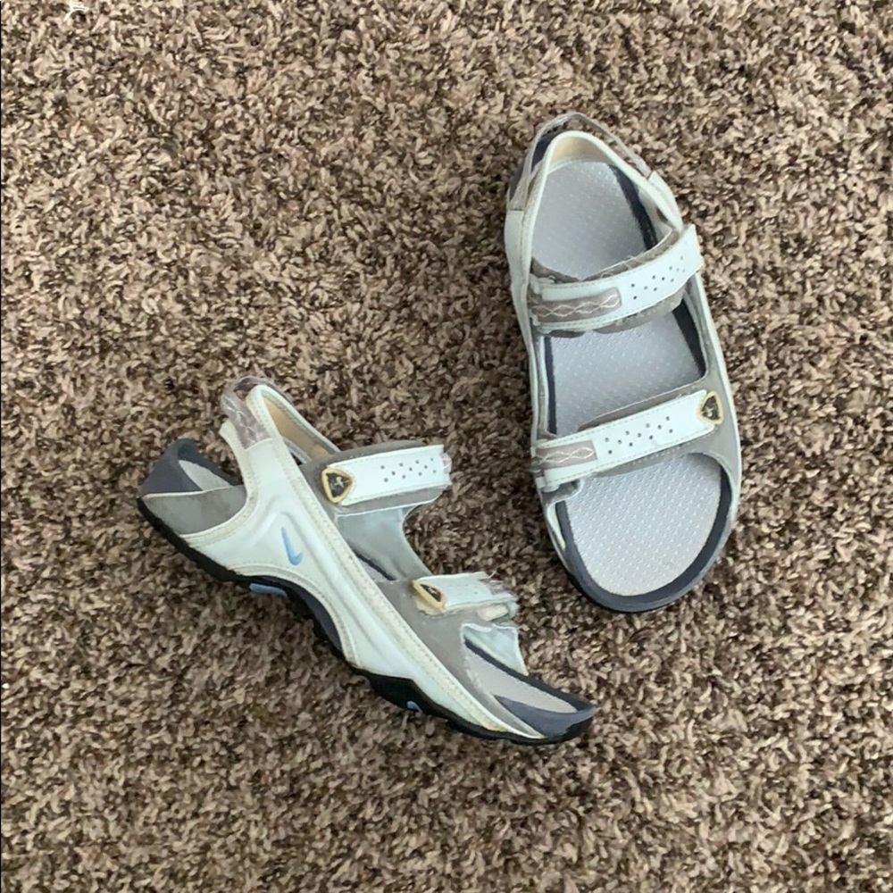 Nike Woman’s ACG Sandals Size 7